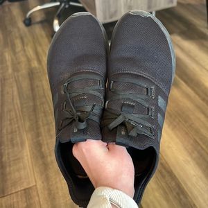 Well Worn 8 1/2 Women’s Black Addias Sneakers